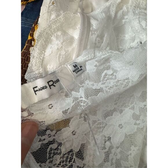 White laced corset top - Picture 7 of 9